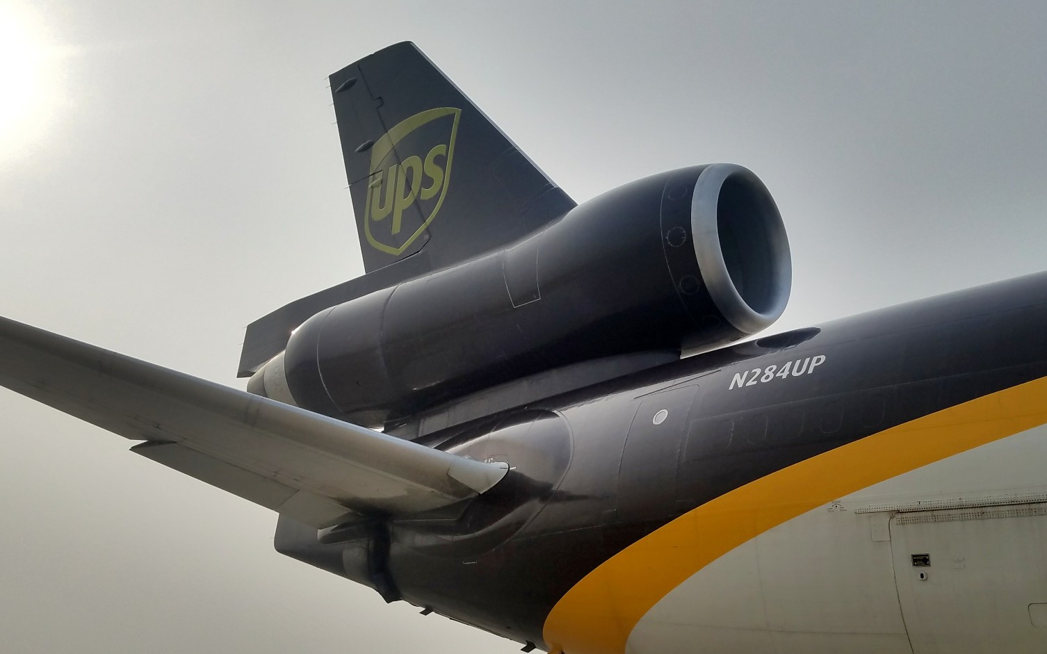 ups麦道-11货机进港