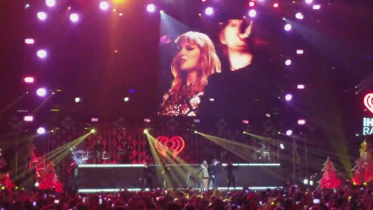 Taylor Swift & Ed Sheeran End GameJingle ball 2017 Live[黄霉戏]哔哩哔哩bilibili