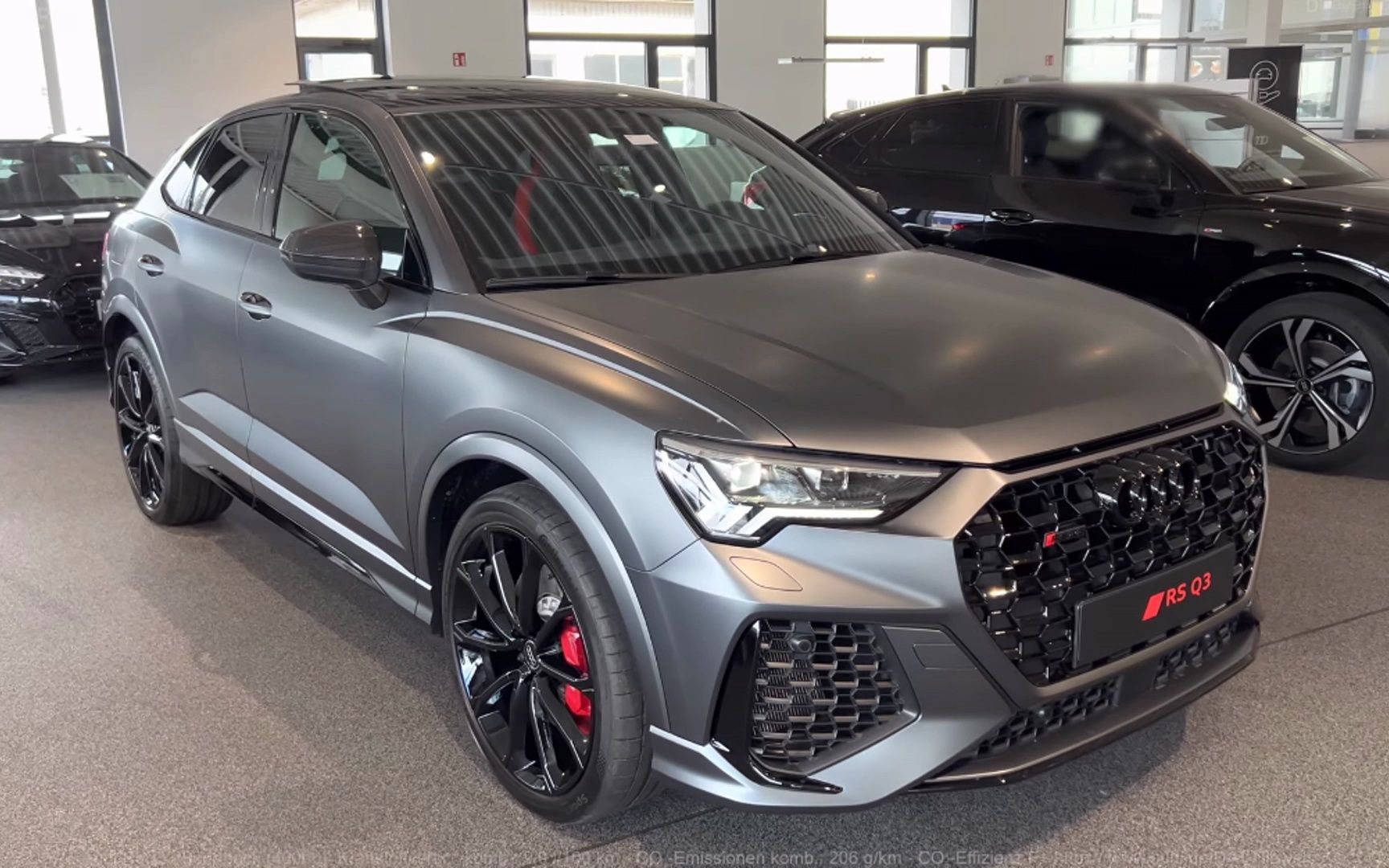 奥迪rsq3作为一款性能suv其实是失败的,价格过高空间过小,性能也不如