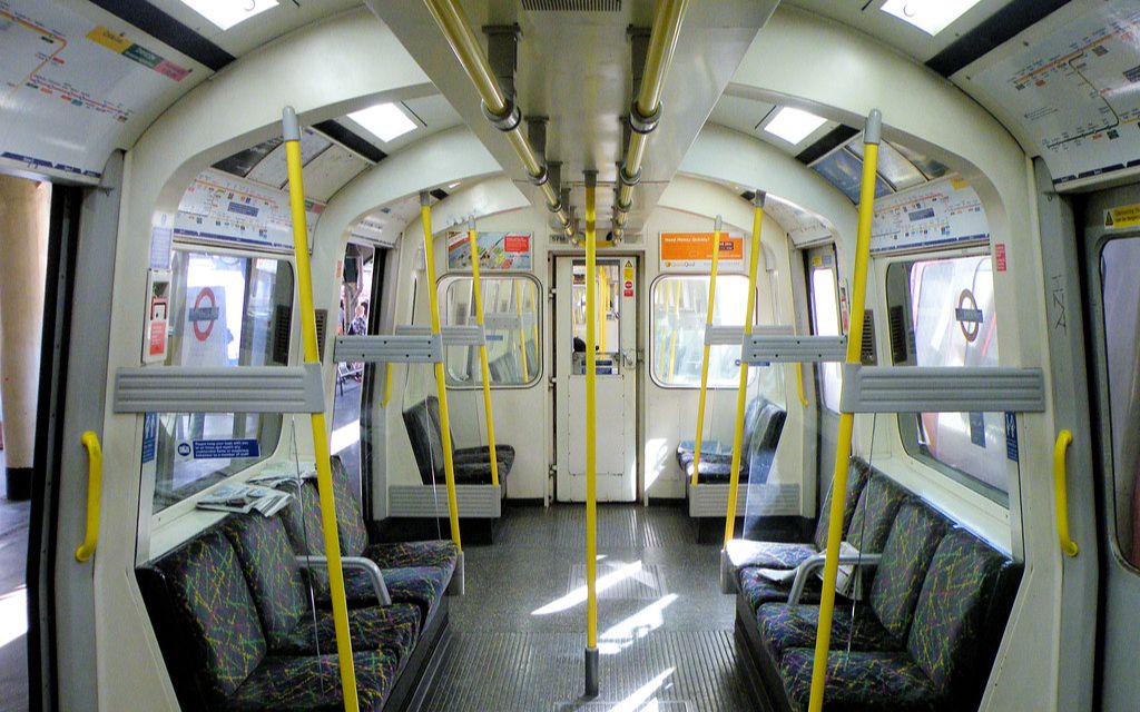 伦敦地铁车厢图片