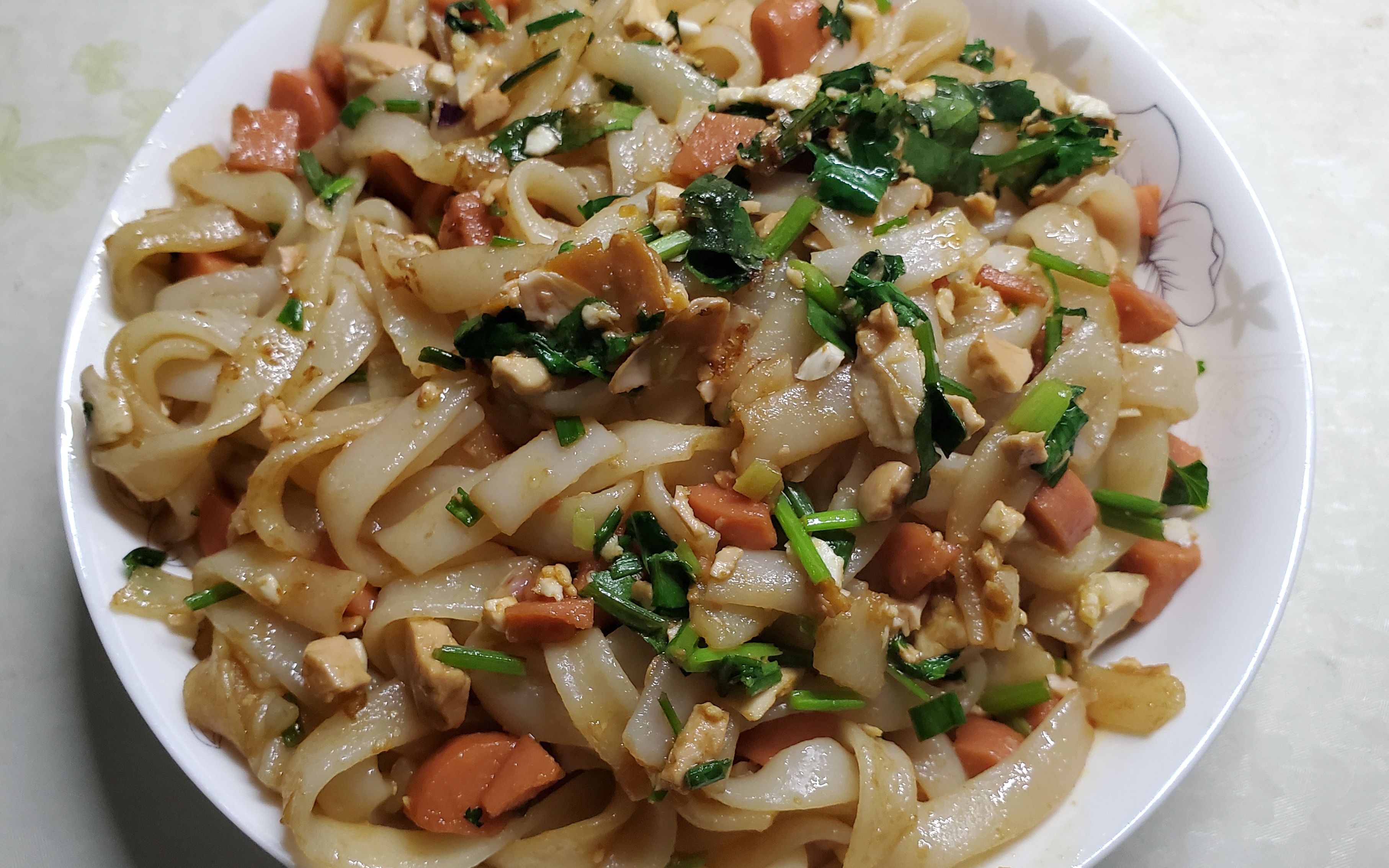 小l家常菜|咸蛋火腿肠炒河粉,咸香可口,美味#地道美食大赏#_哔哩哔哩