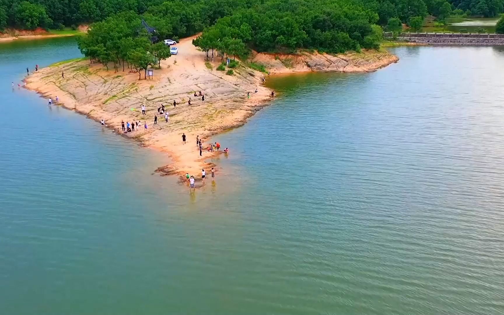 河南铜山湖再现水怪!20多米长浑身黑色,游客惊恐中拍下水怪视频哔哩哔哩bilibili