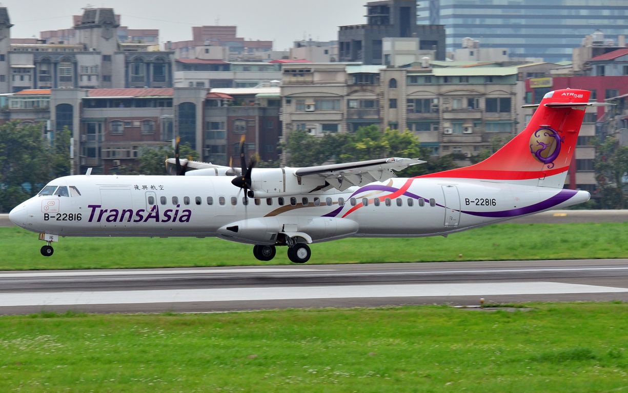 台湾复兴航空235号班机图片