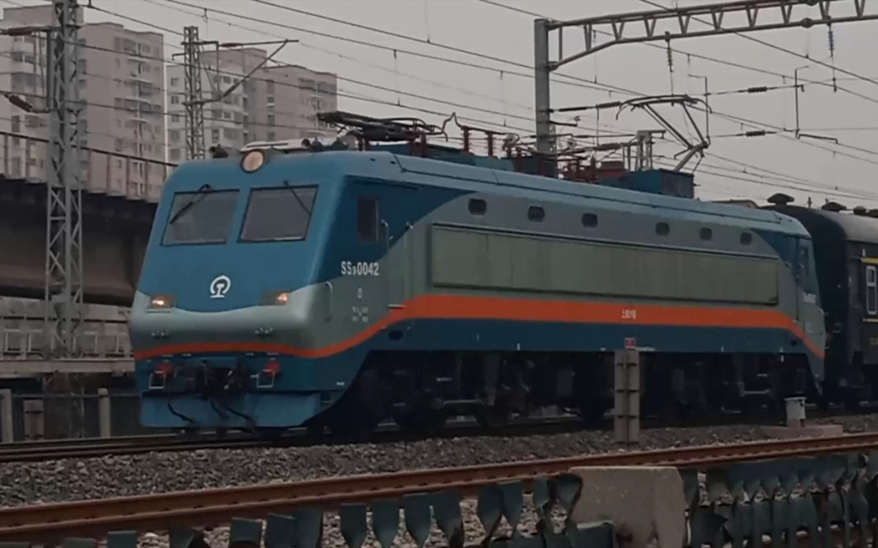 上局青蛙出没了 ss9 0042牵引京沪神车1461进曹庄站方向