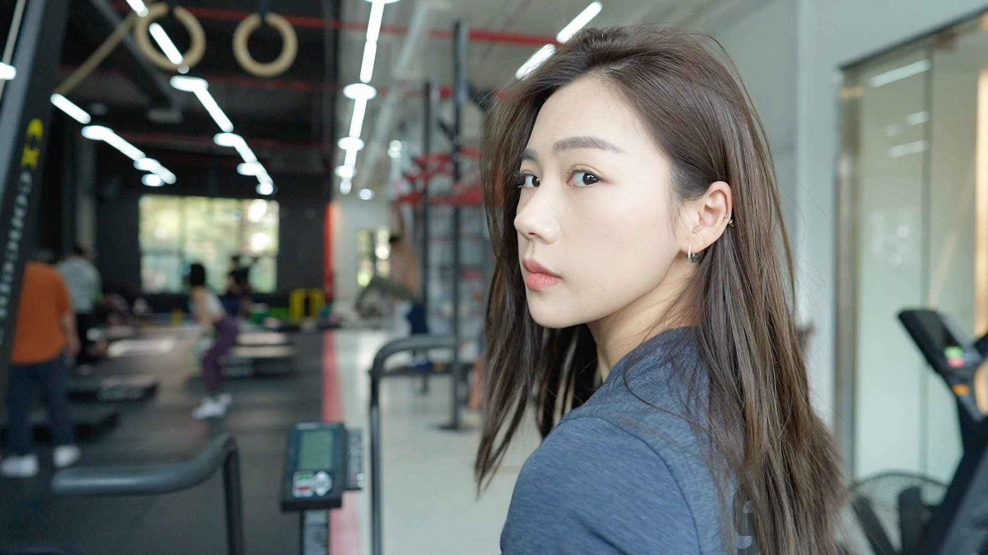 拿铁女孩抓举一下