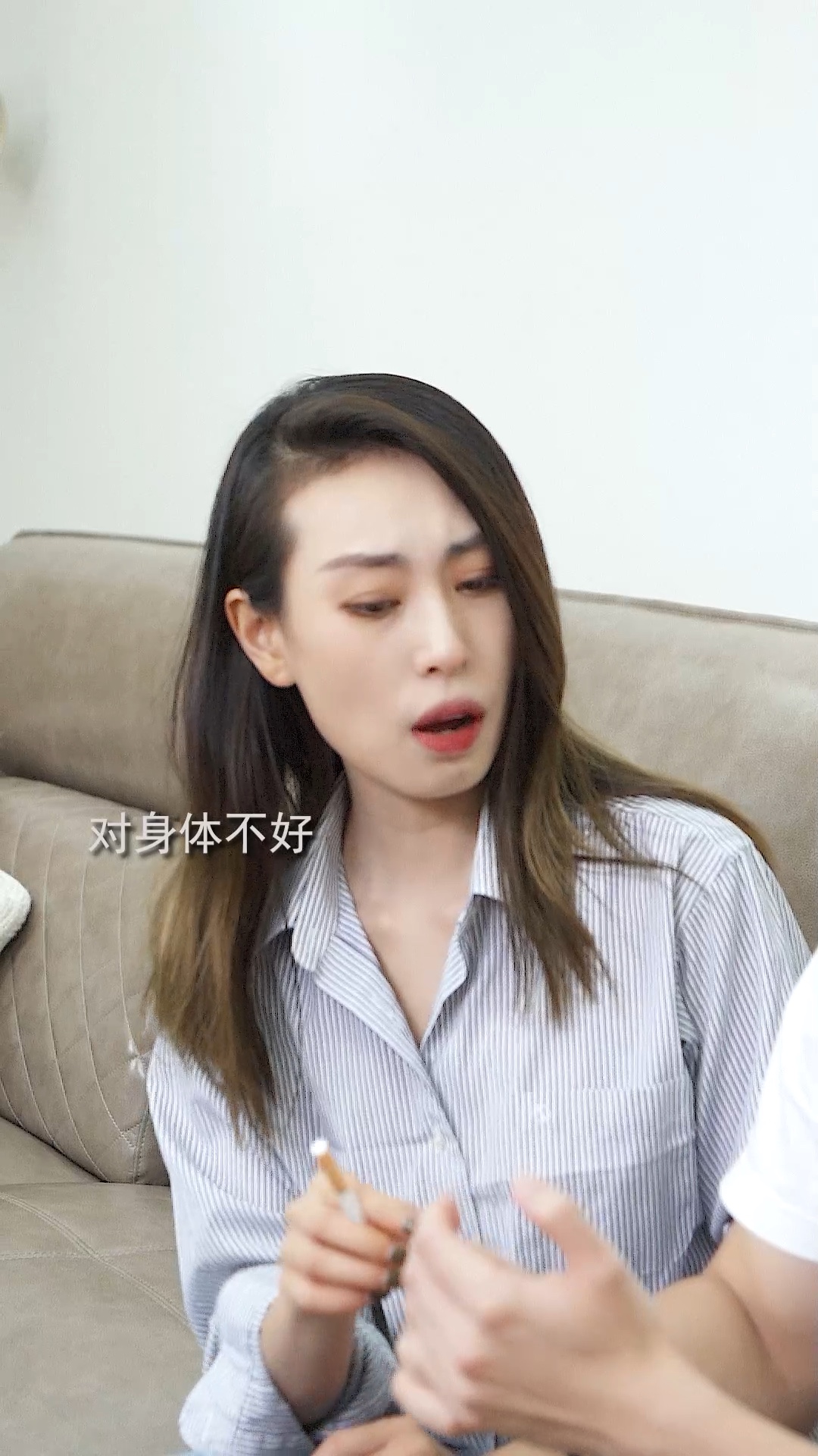 如果一个女生突然不吵不闹不闻不问,她可能哔哩哔哩bilibili