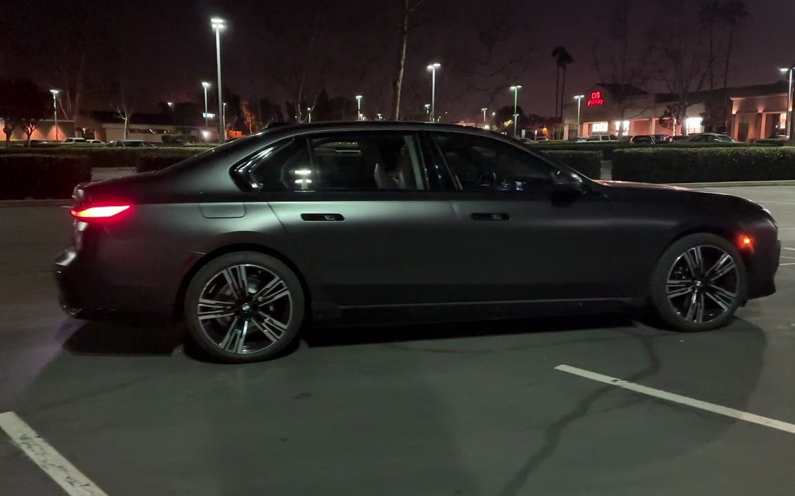 【汽车】2023 宝马 pov i7 夜间驾驶