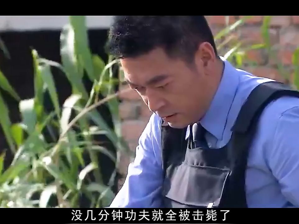 交警给违停车抄罚单,没想到却碰上了劫匪抢劫运钞车#电视剧解说02