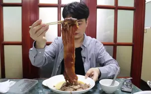 Tải video: 小伙在东北老饭馆点了3个菜，60多岁服务员：吃不了的吃。