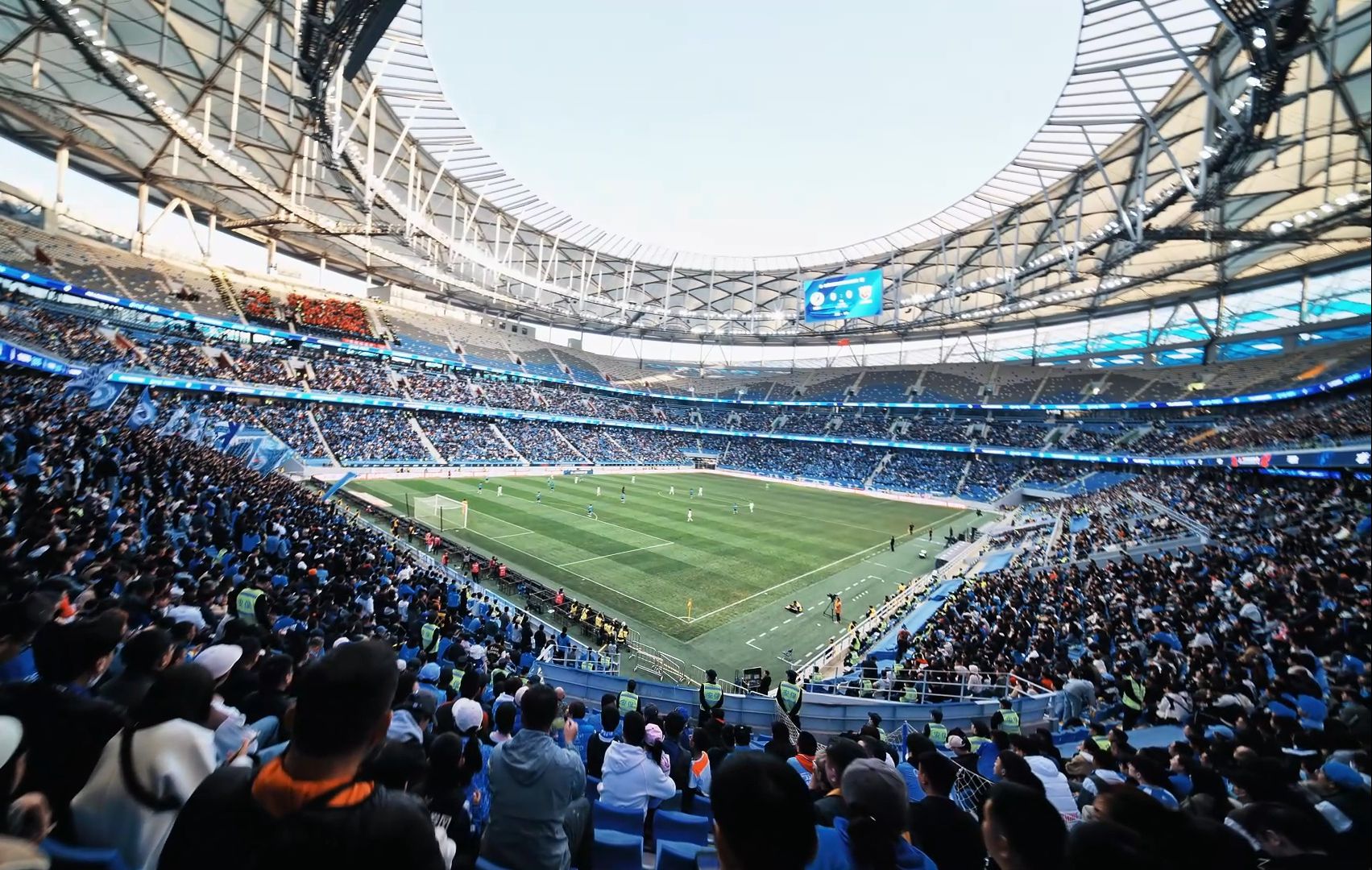 大连梭鱼湾足球场赛场激情