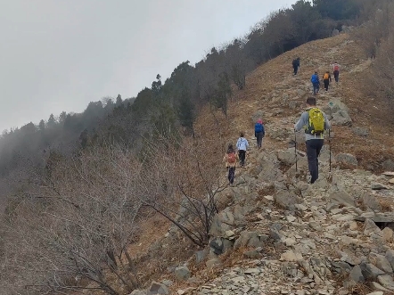 漫步在北京西山山巅,碎石之路,防火道形成的路哔哩哔哩bilibili