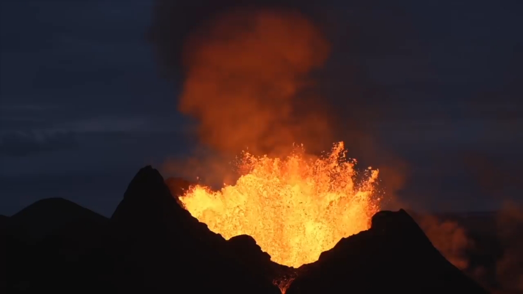 [图]冰岛不可思议的火山熔岩间歇泉(原声视频)