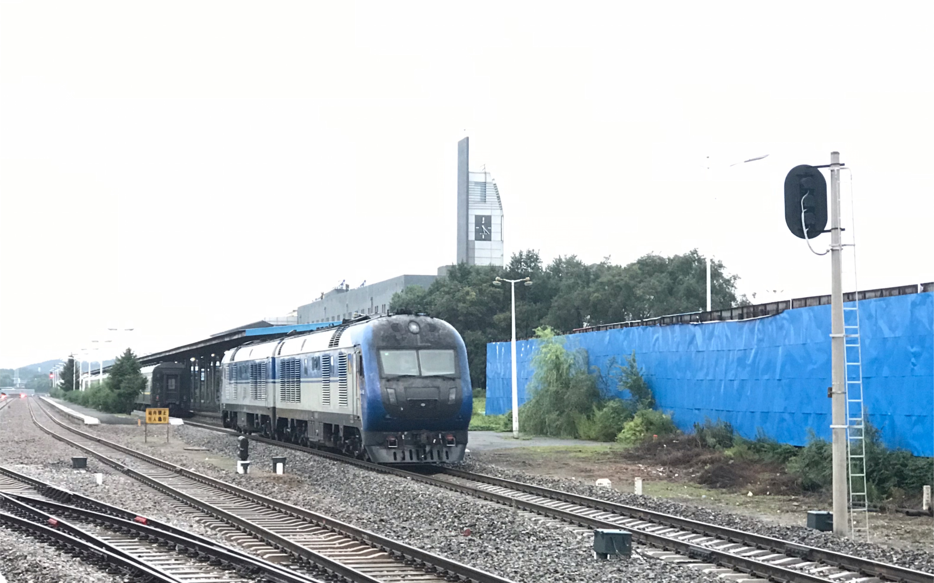 辽源车迷团队k430次列车通过四梅线一建道口