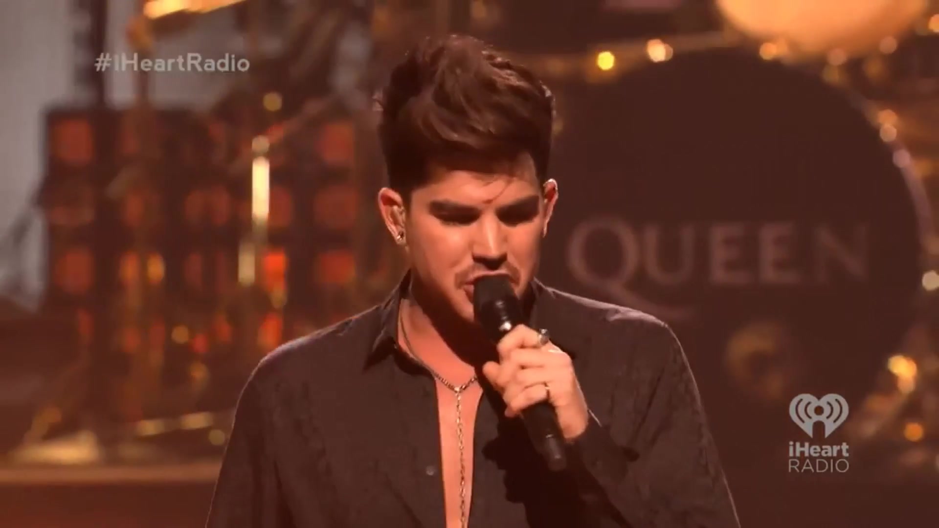 [图]Adam Lambert&Queen《We Will Rock You+We Are The Champions》iHeartRadio音乐节LIVE