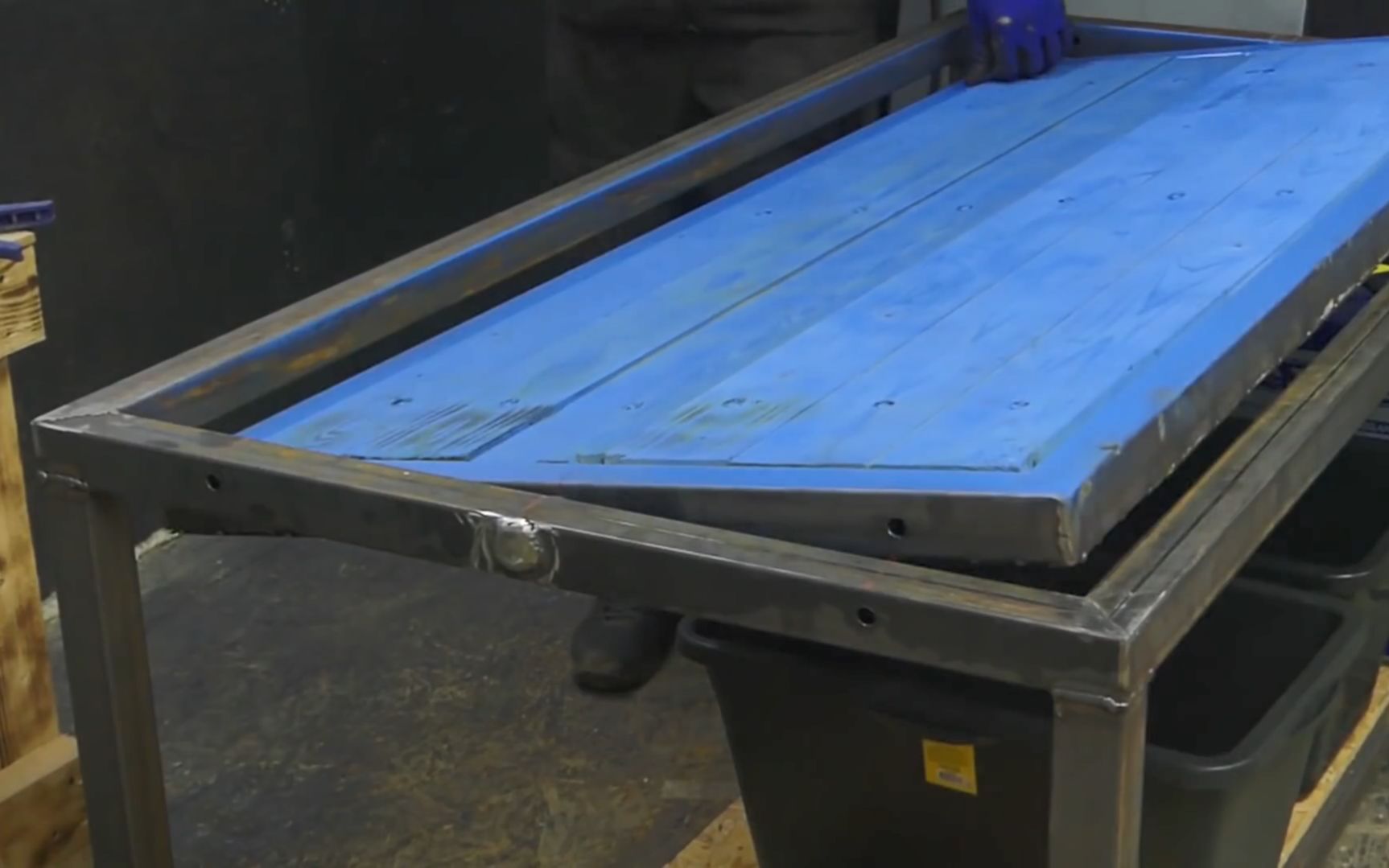 焊接一张可以翻转台面的金属桌--许多焊接技巧可以学习_哔哩哔哩 (゜