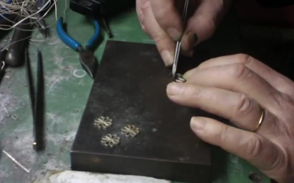 [图]【金工】Silver Legacies The Making of Croatian Filigree jewelry/纯银花丝球耳环制作