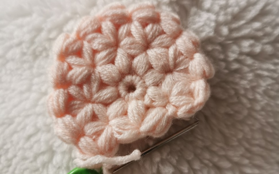 松松手作第1集枣型花零钱包毛线编织钩针教程