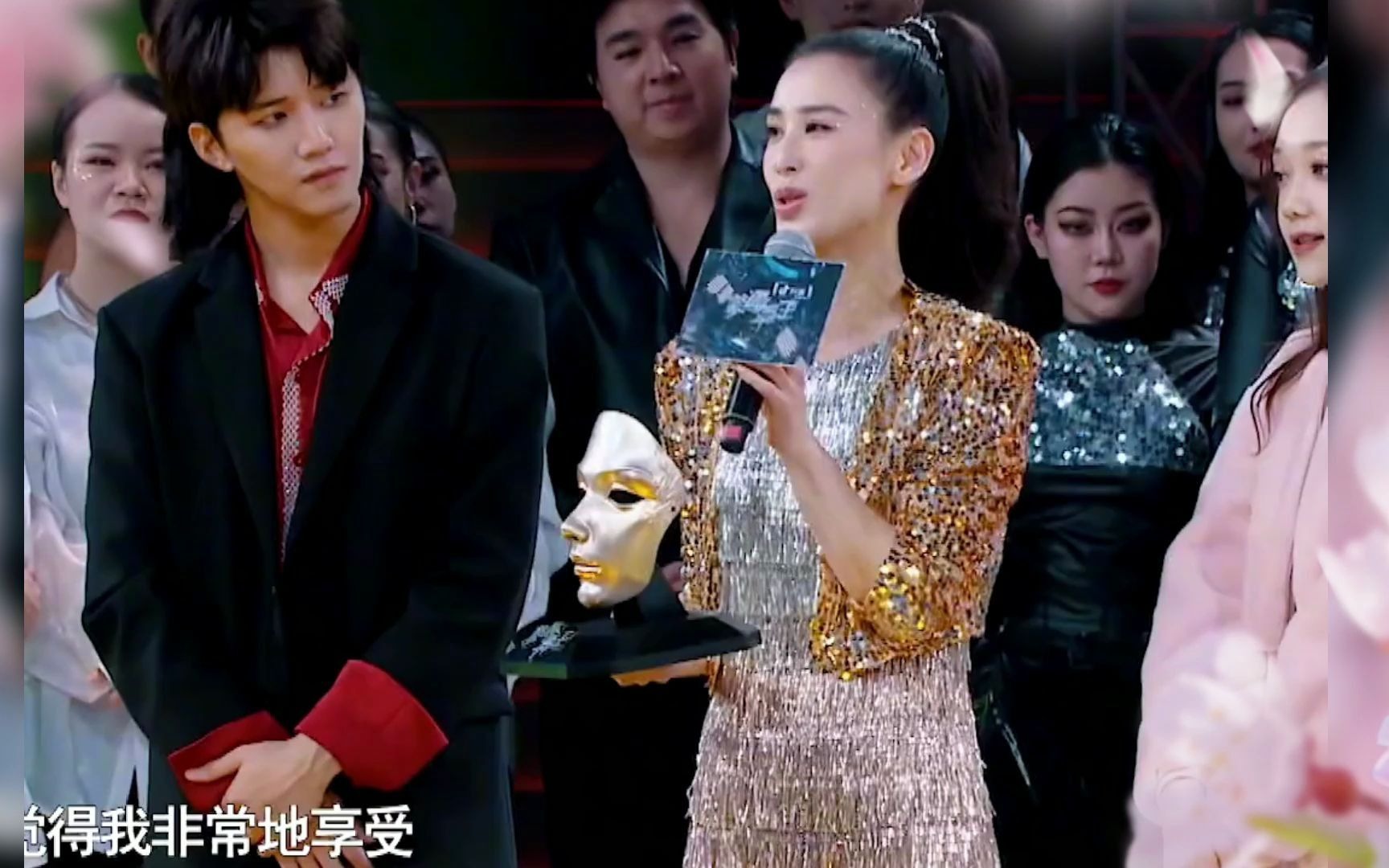 蒙面舞王2终极盛典之夜恭喜黄圣依获得蒙面舞王之最佳突破舞者跨界