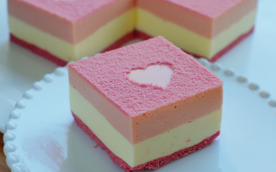 7815情人节粉色爱心慕斯蛋糕,快@你爱的人做起来吧!