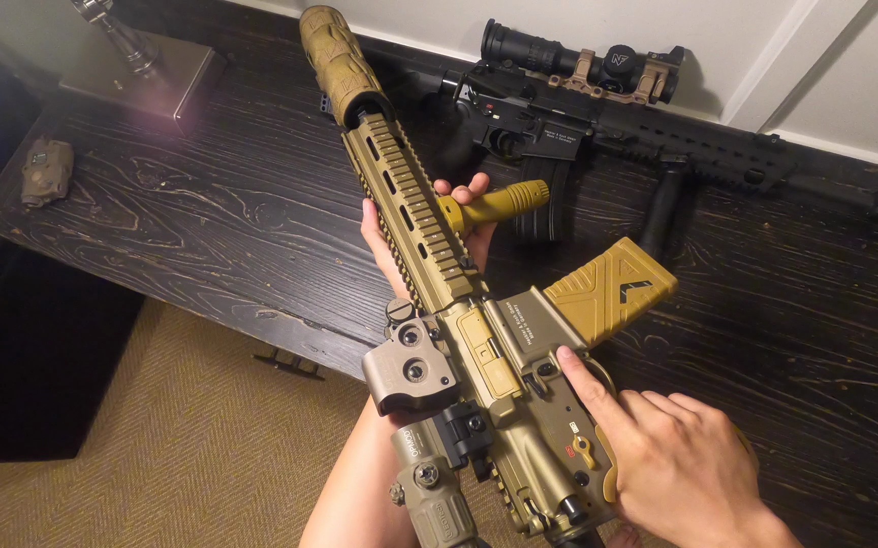 颜色以及护木不同却一样美丽的两把hk416a5,你喜欢ral8000 还是黑色呢