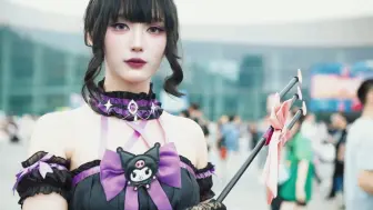 Video herunterladen: 三丽鸥红夫人cos