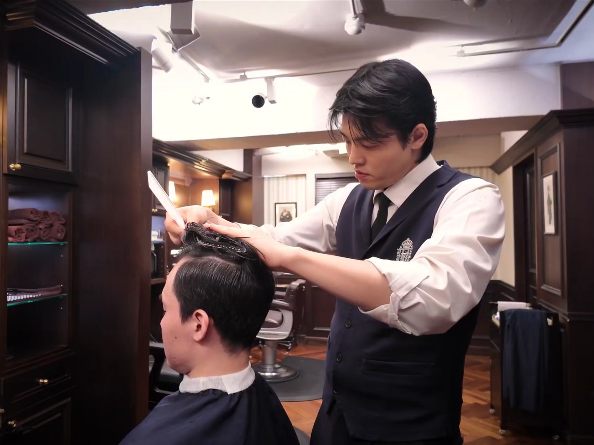 韩国帅哥发型师