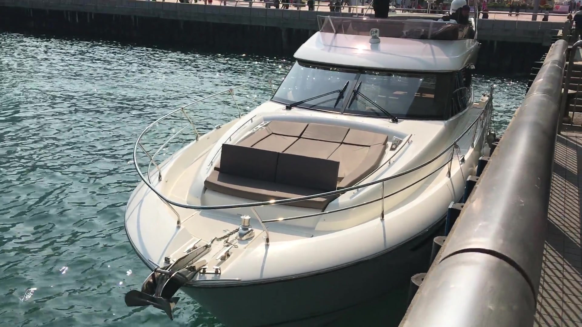 香港实拍prestice 550型游艇