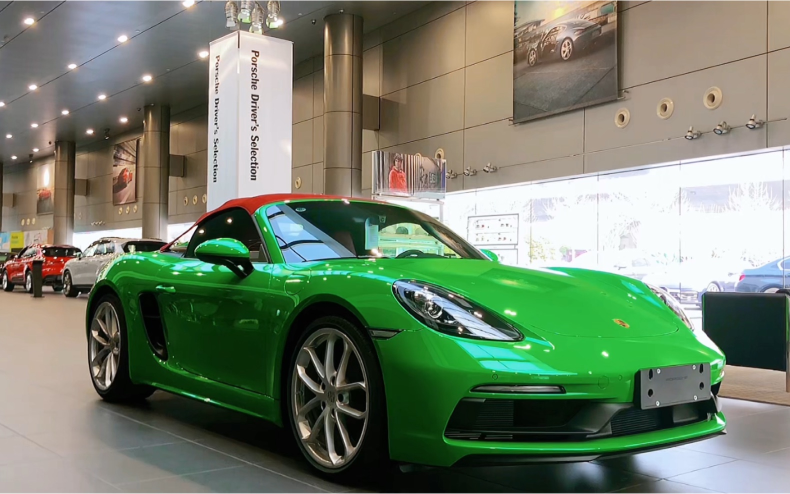 2022 porsche 718 spyder 巨蟒绿 —— 只要选了这个色,生活指定过得