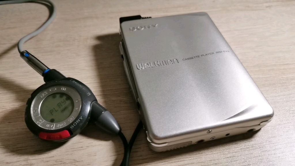 索尼磁带机随身听ex9,播放周杰伦的歌曲一秒让我回到2000年最美的夏天