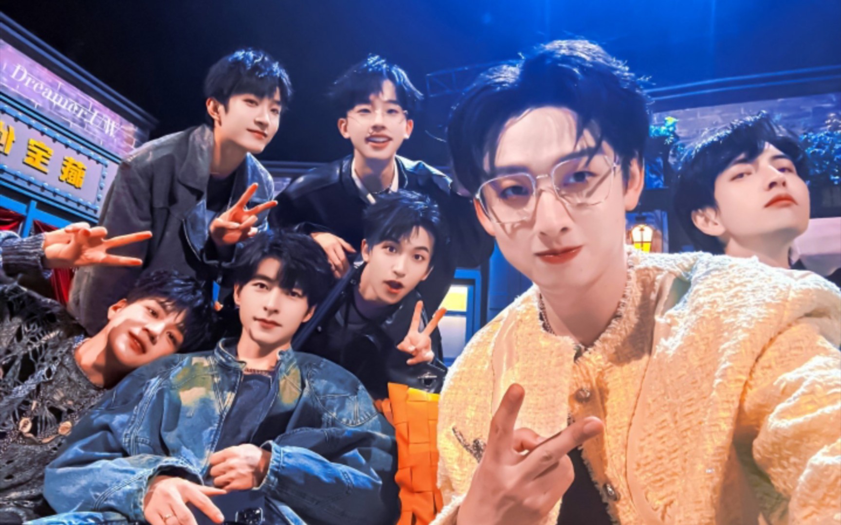 南波万男团ending pose.