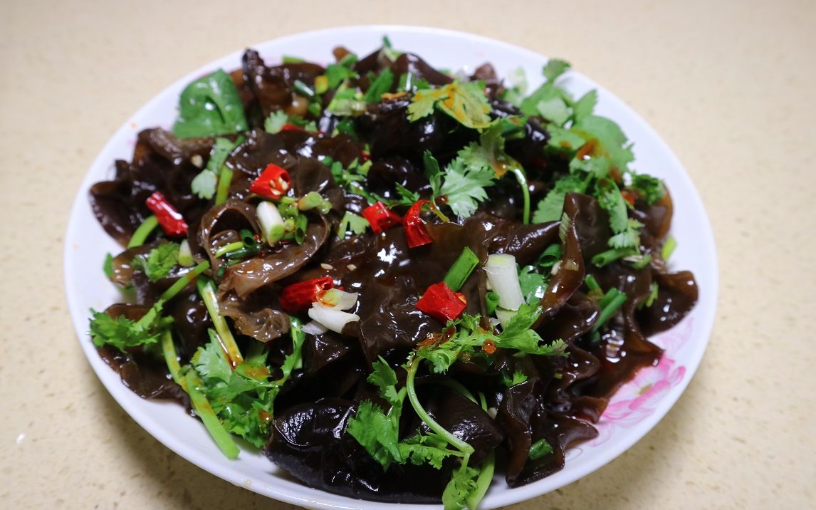 凉拌云耳的家常做法,做法很简单,再也不用出去买了_哔哩哔哩 (゜-゜)