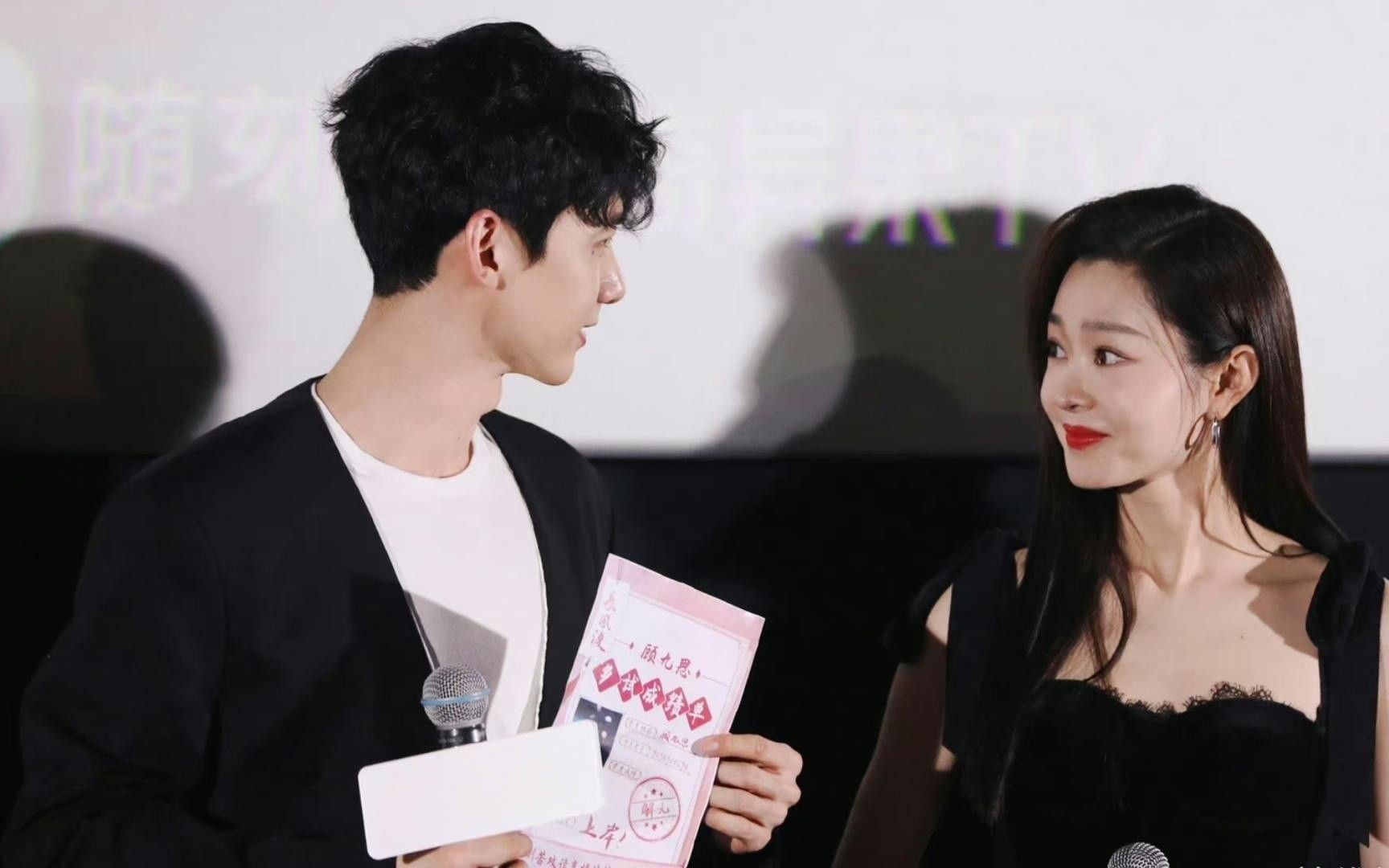 宋轶变相承认恋情!白敬亭超爱她追到横店,打完球接女友下班