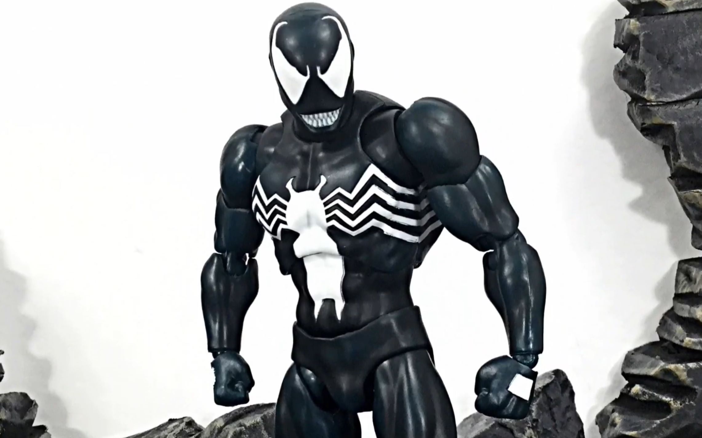 毒液mafexmedicomtoymarvelcomicversionvenomactionfiguretoyreview