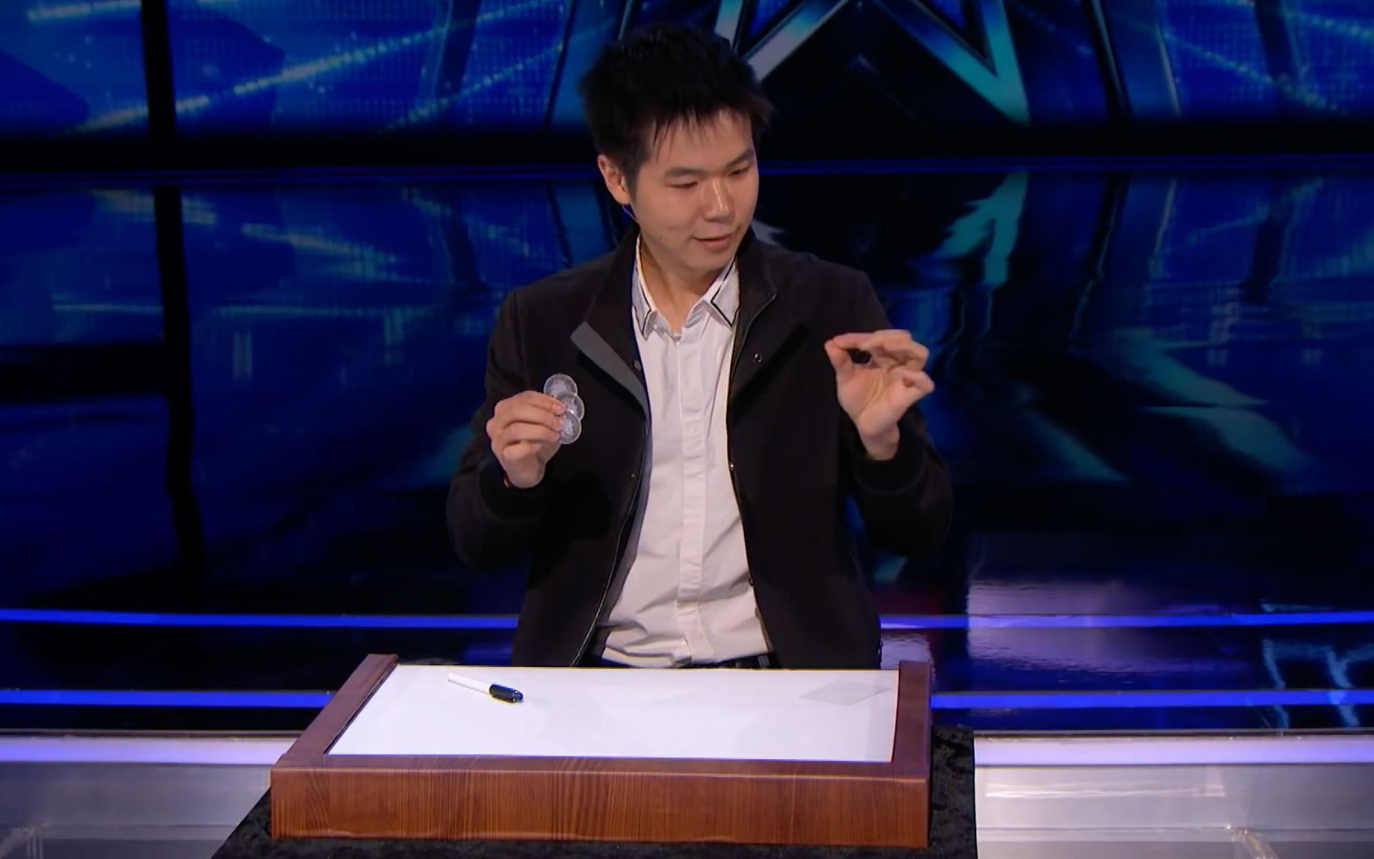 【2019达人秀】eric chien 难以置信的近景魔术,真是把硬币玩儿出花了