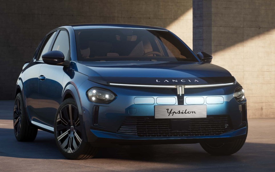 全新的蓝旗亚ypsilon广告