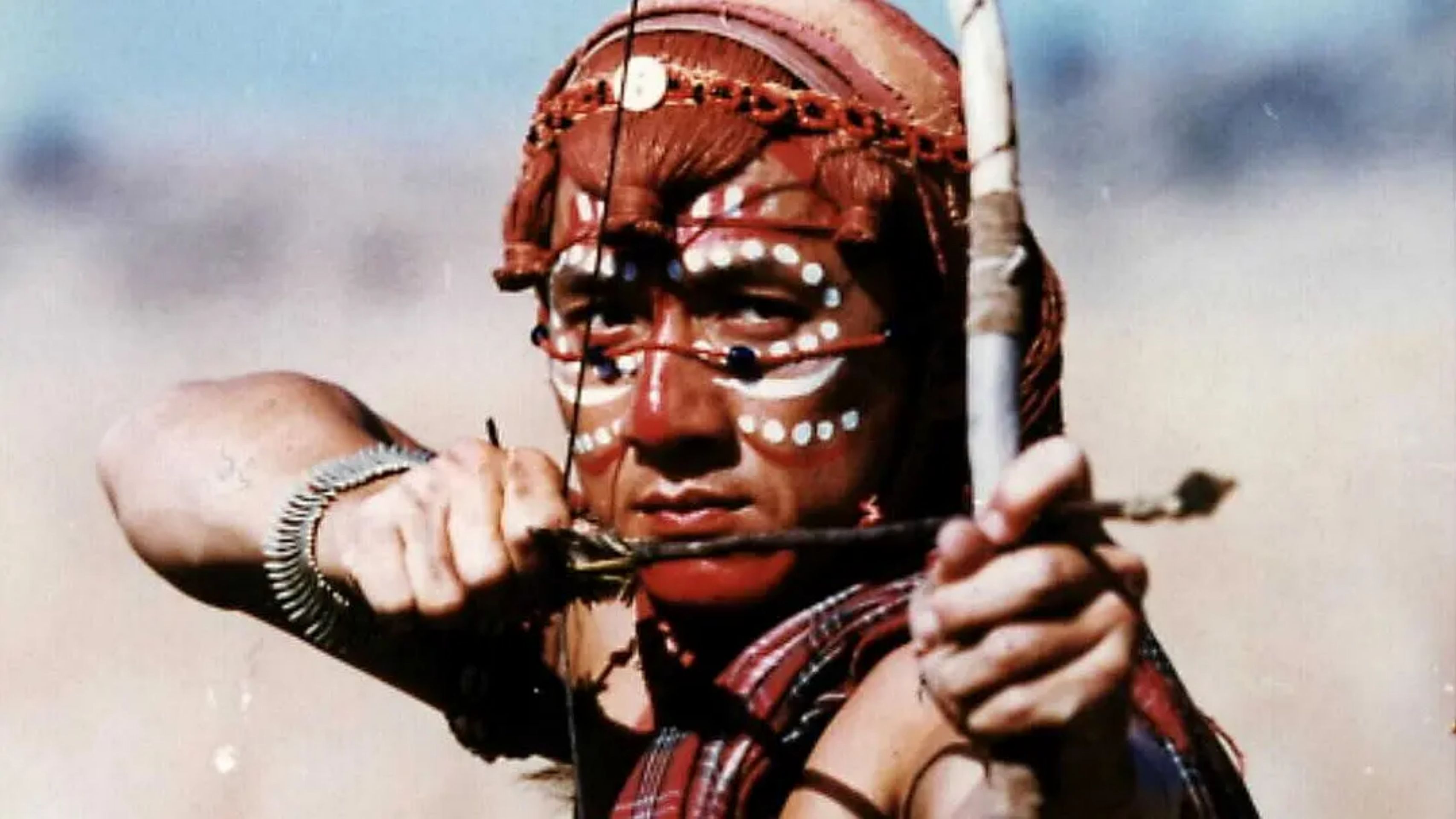 成龙在拍摄《我是谁》时,他的惊险一跳,直接跳出了世界记录