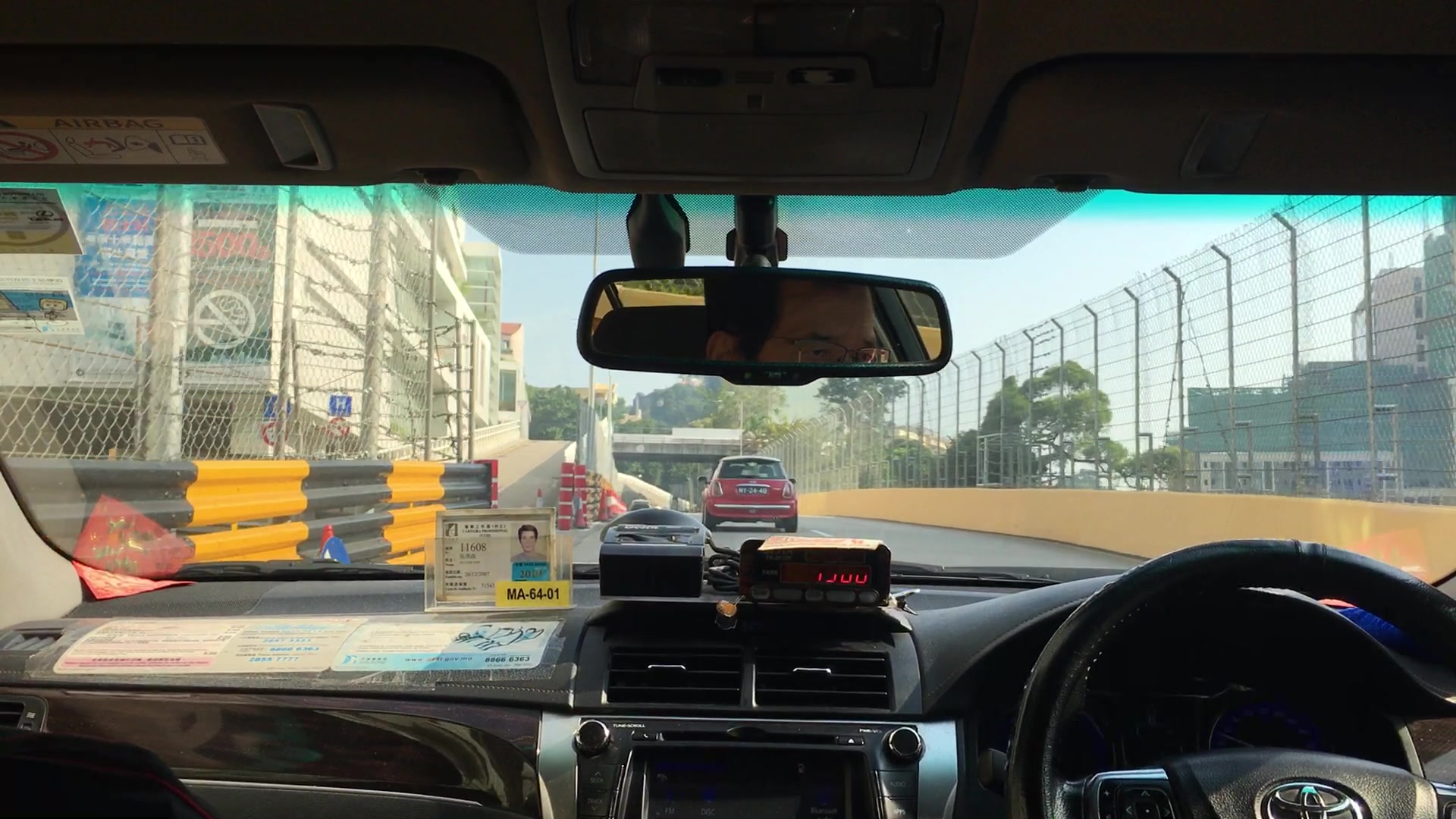 上的士,落赛道!