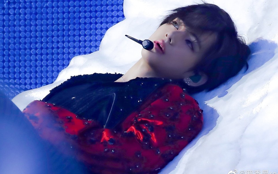 【她来人间收割欲望】/金泰亨/泥塑至上