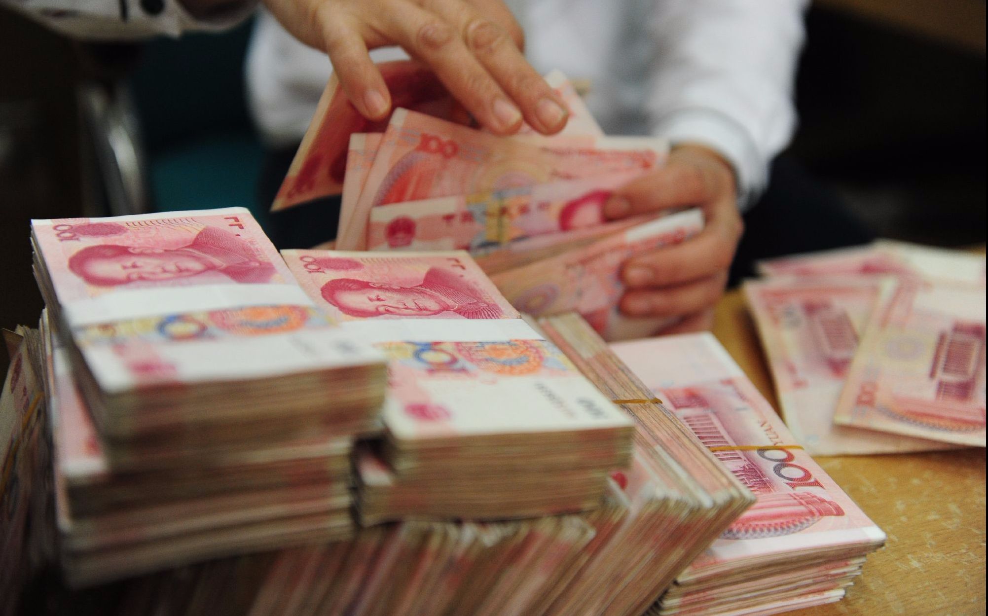 为什么去银行存钱时,金额一超过5万就会被查?——【是不是吓一跳?嗯?