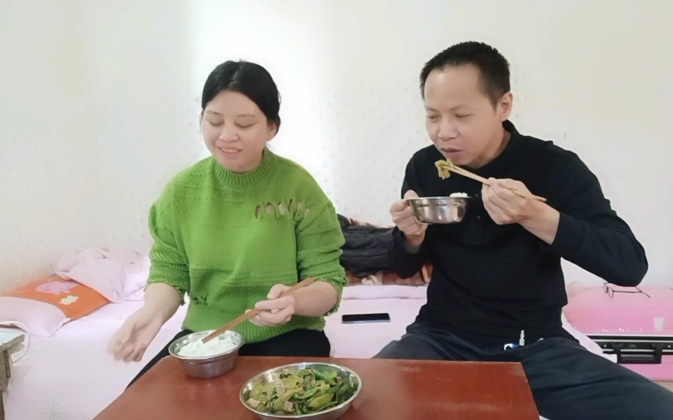 单身女人请春哥吃饭,好渴望能找到像春那样好的男人,能找到吗