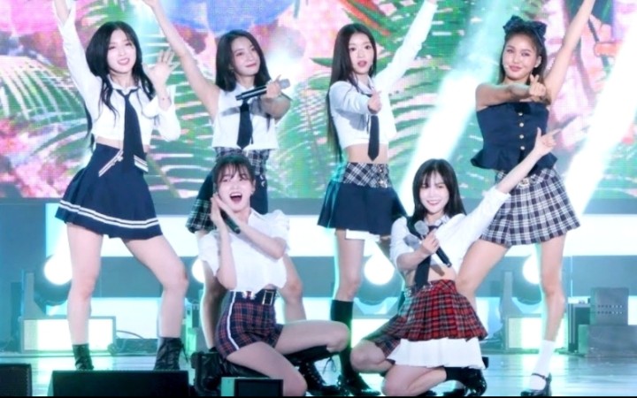 [图]OHMYGIRL 8.8蔚山音乐节Dun dun dance+Real love现场