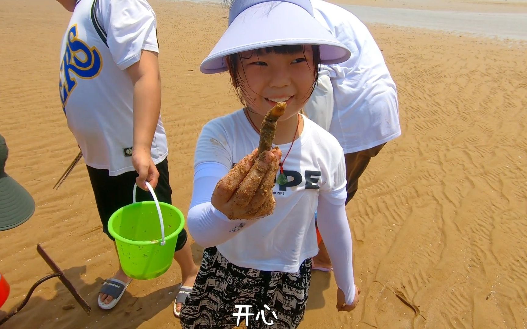 粉丝到日照旅游,住海边渔家民宿,带他们赶海挖竹蛏收获满满!哔哩哔哩bilibili