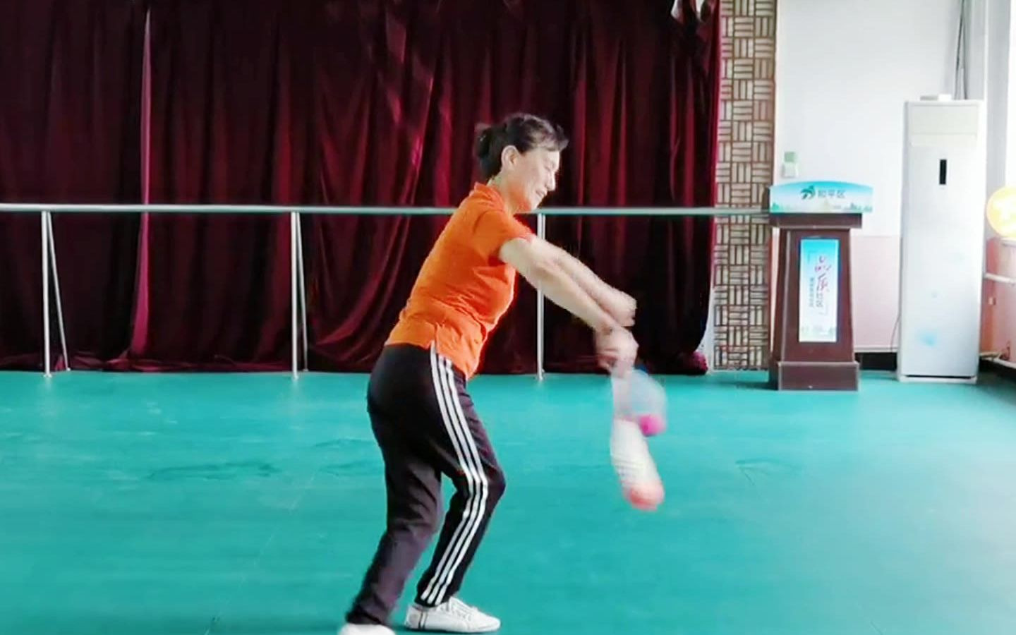 柔力球双拍双球基础套路做你的雪莲示范