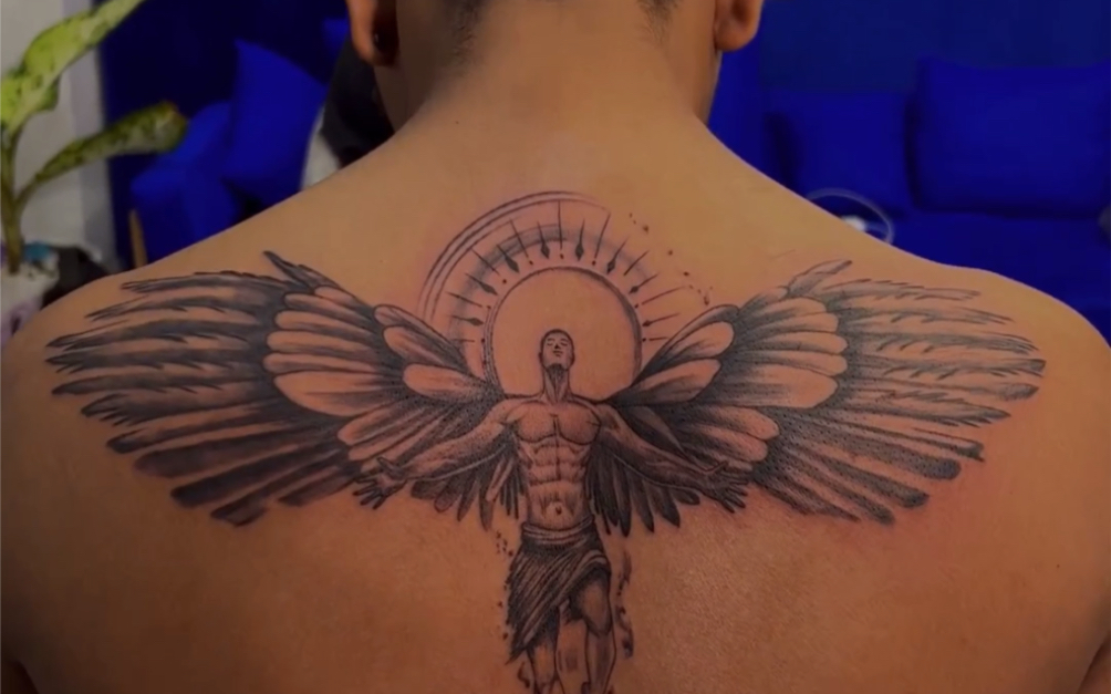 国外著名纹身师:向往自由 奔向曙光#杰艺纹身器材 ##tattoo ##纹身