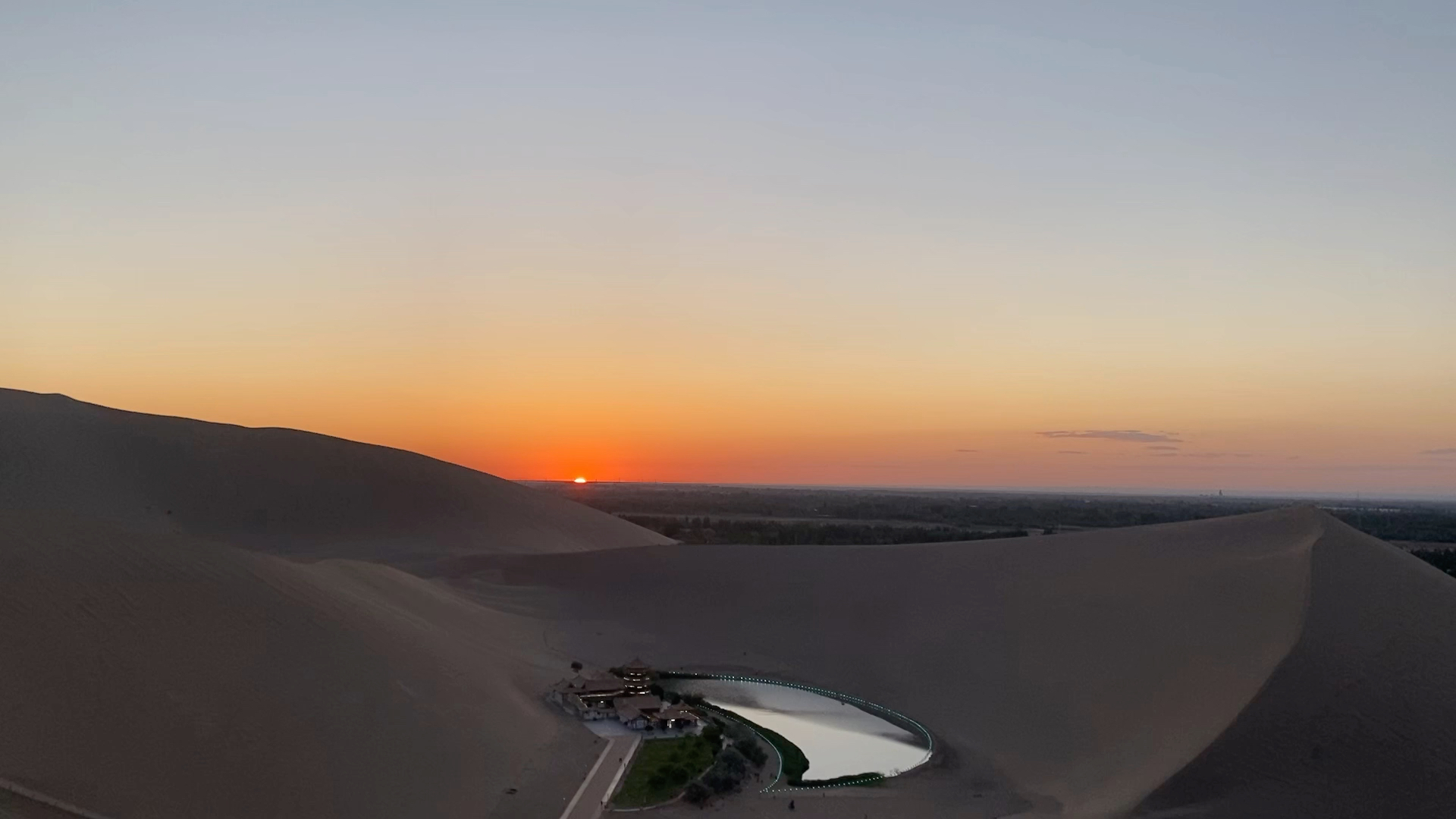 鸣沙山月牙泉日落