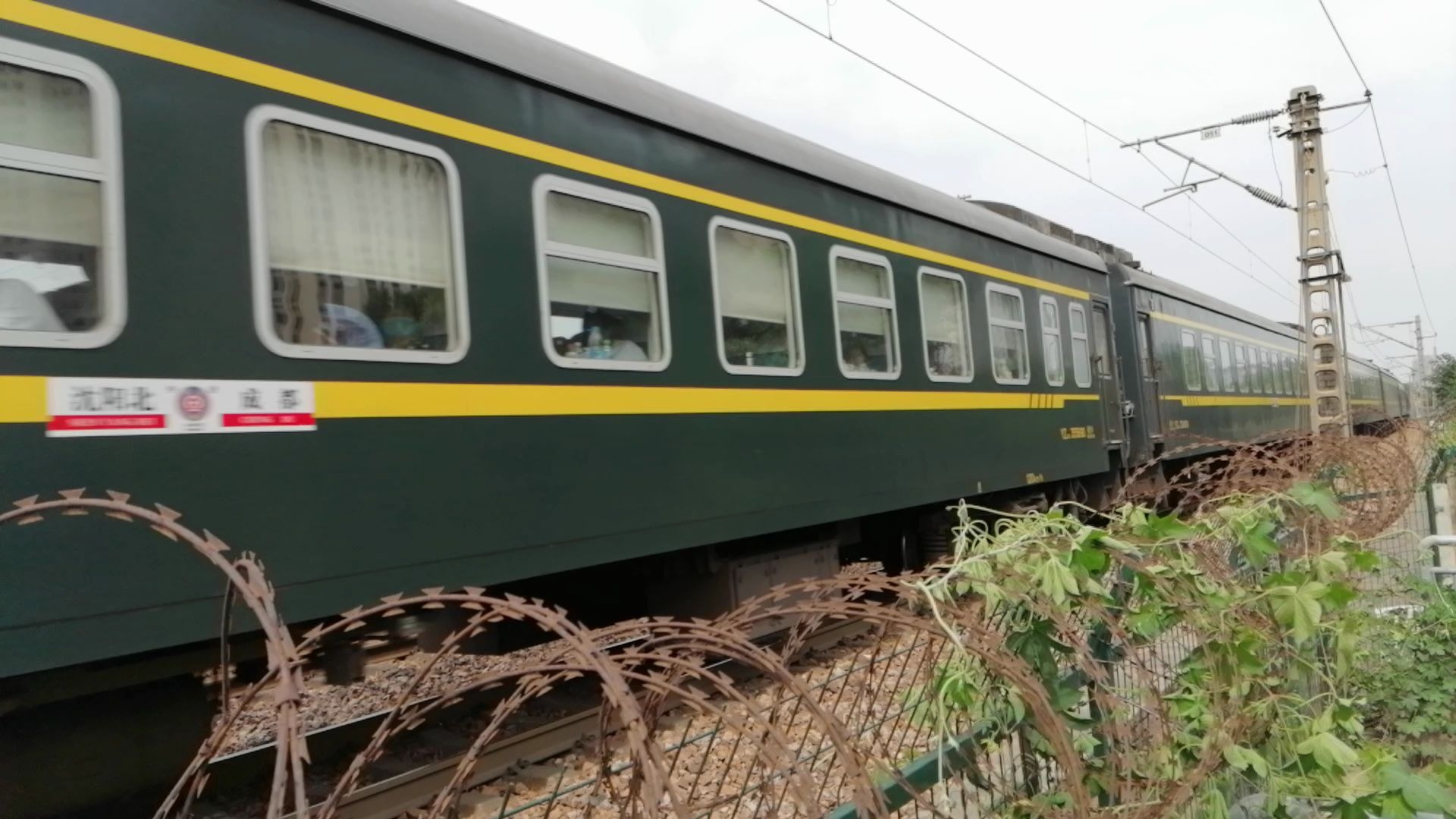 ss7d0028牵引k385次列车通过洛阳沙西钢材市场_哔哩哔哩 (゜-゜)つロ