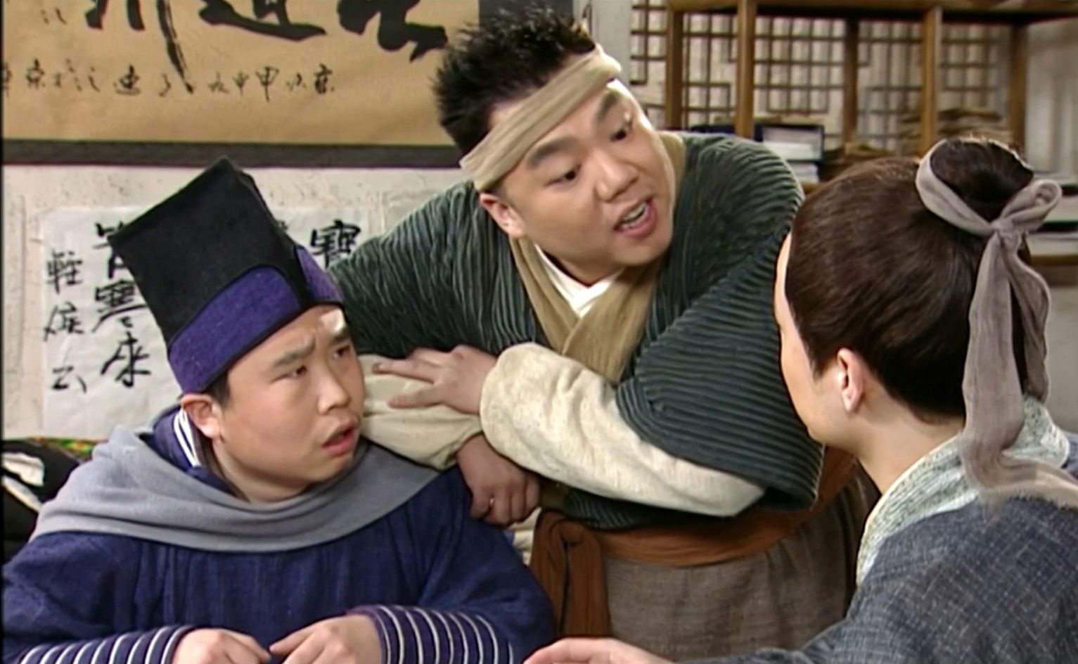 我曾是本镇第三十六任缁衣捕头,阁下是