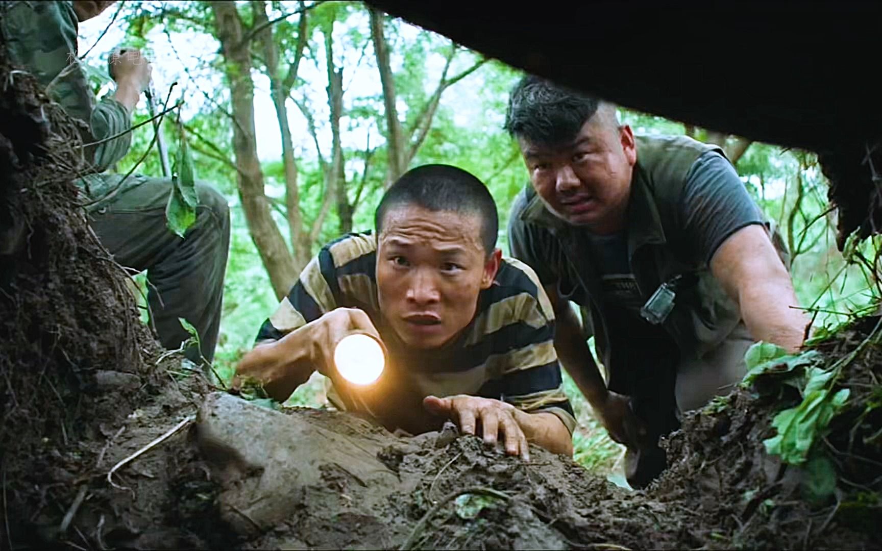 蛇王岛:小伙用鸡引蛇出洞抓蛇,结果引出上古巨蟒,结局惨了