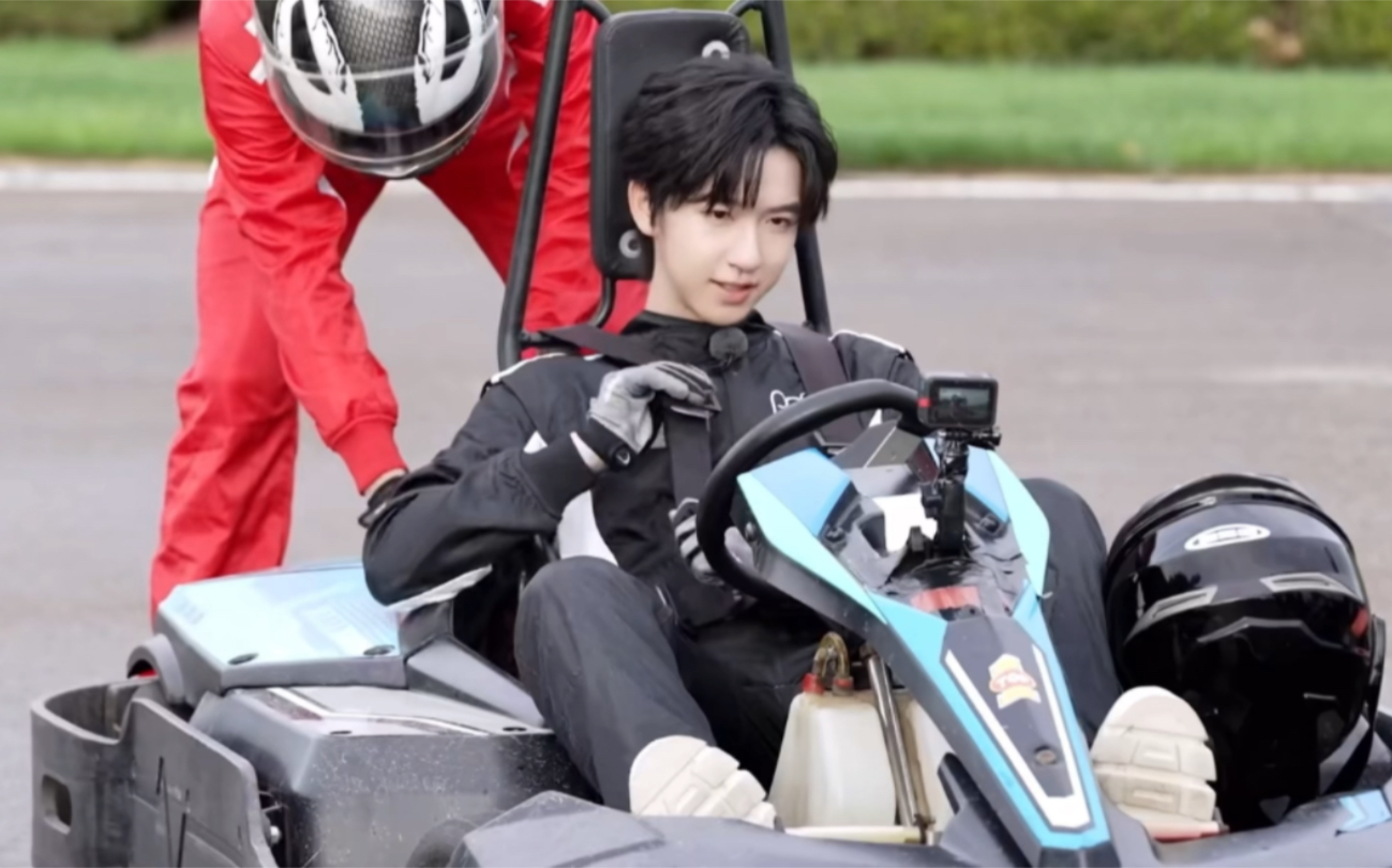 贺峻霖的卡丁车直接开到了我的心,心巴上……真的帅惨了!