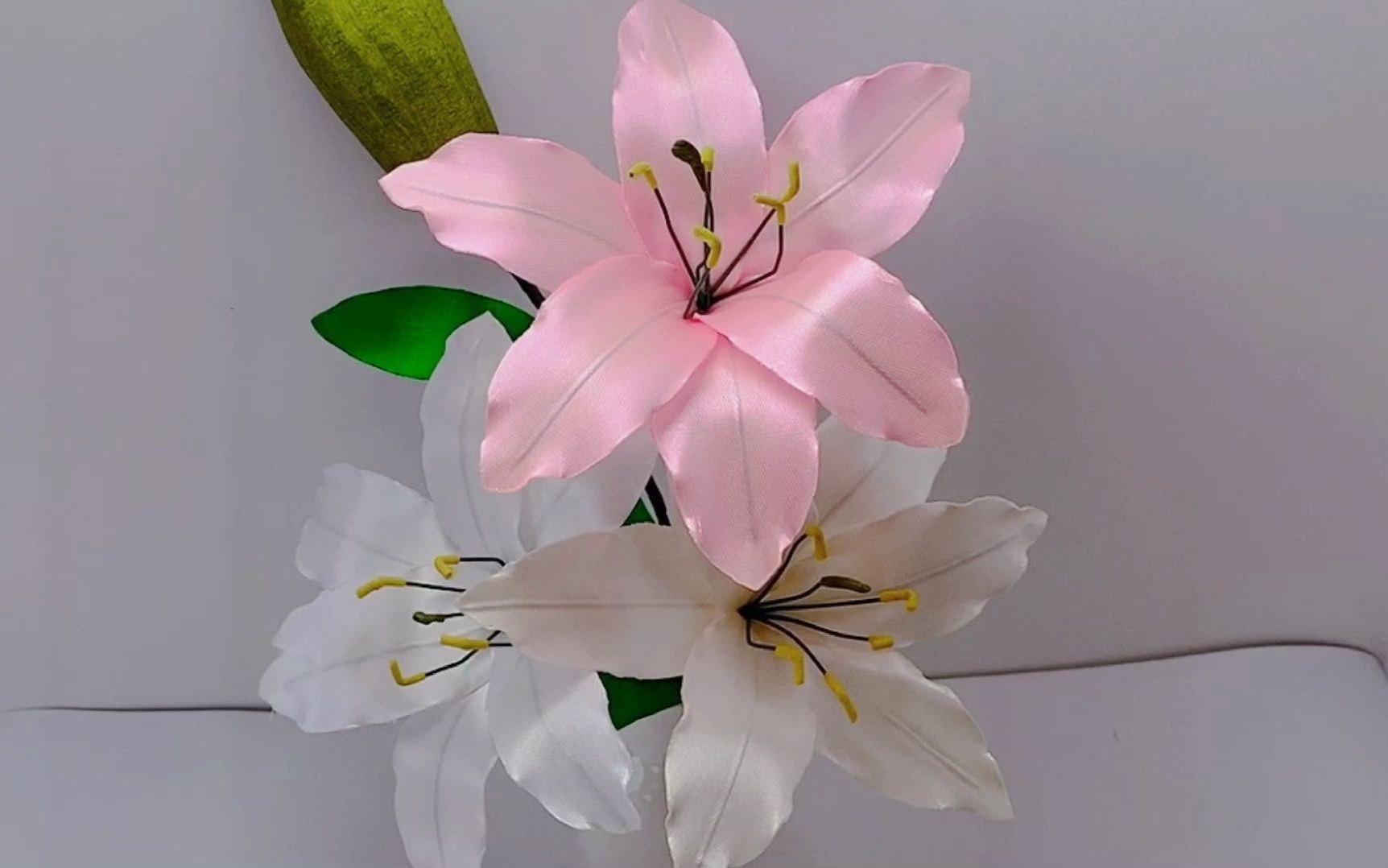 用丝带做一束百合花,愿天下有情人百年好合,你们喜欢吗?